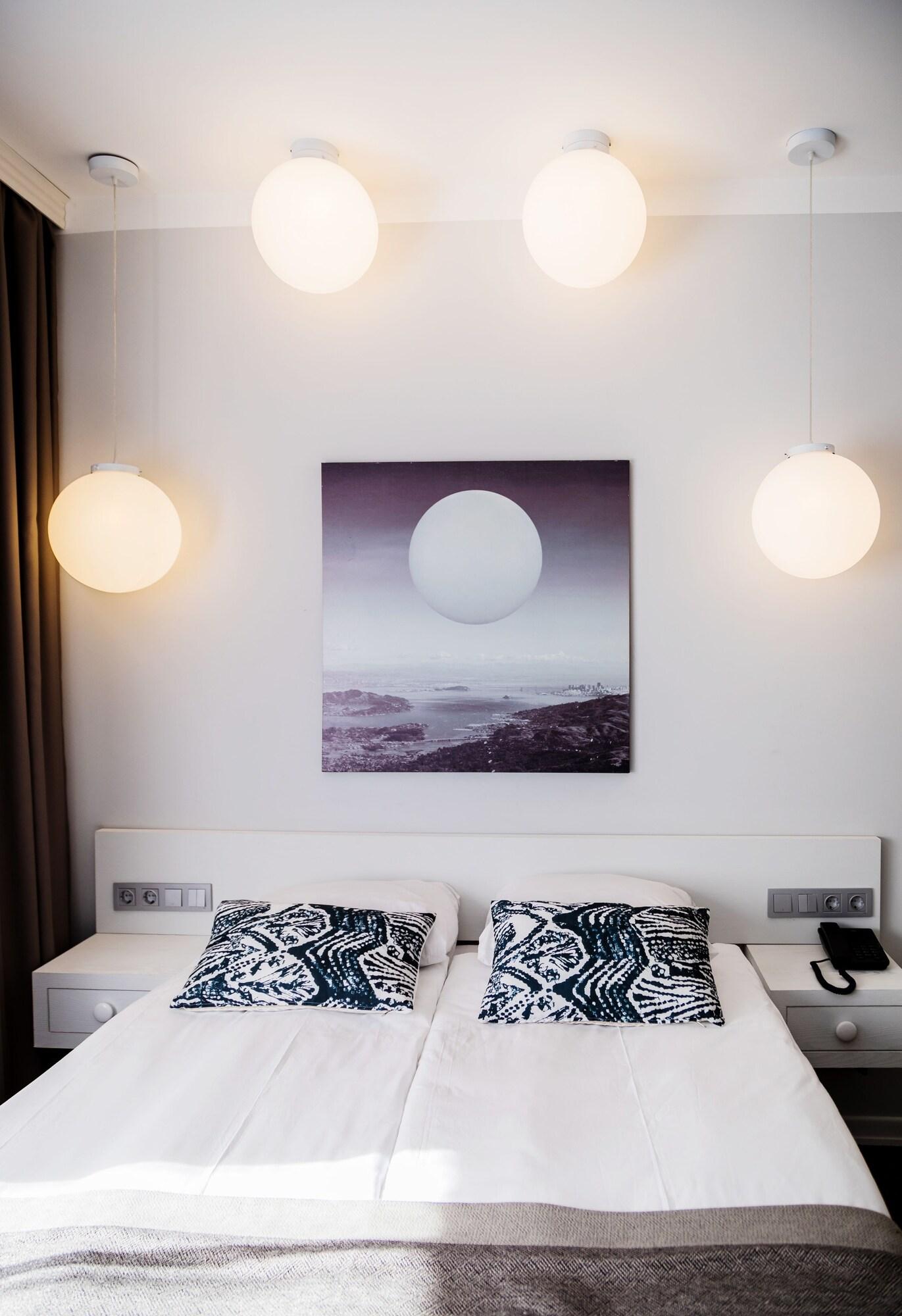Delight Deluxe & Otel 2*